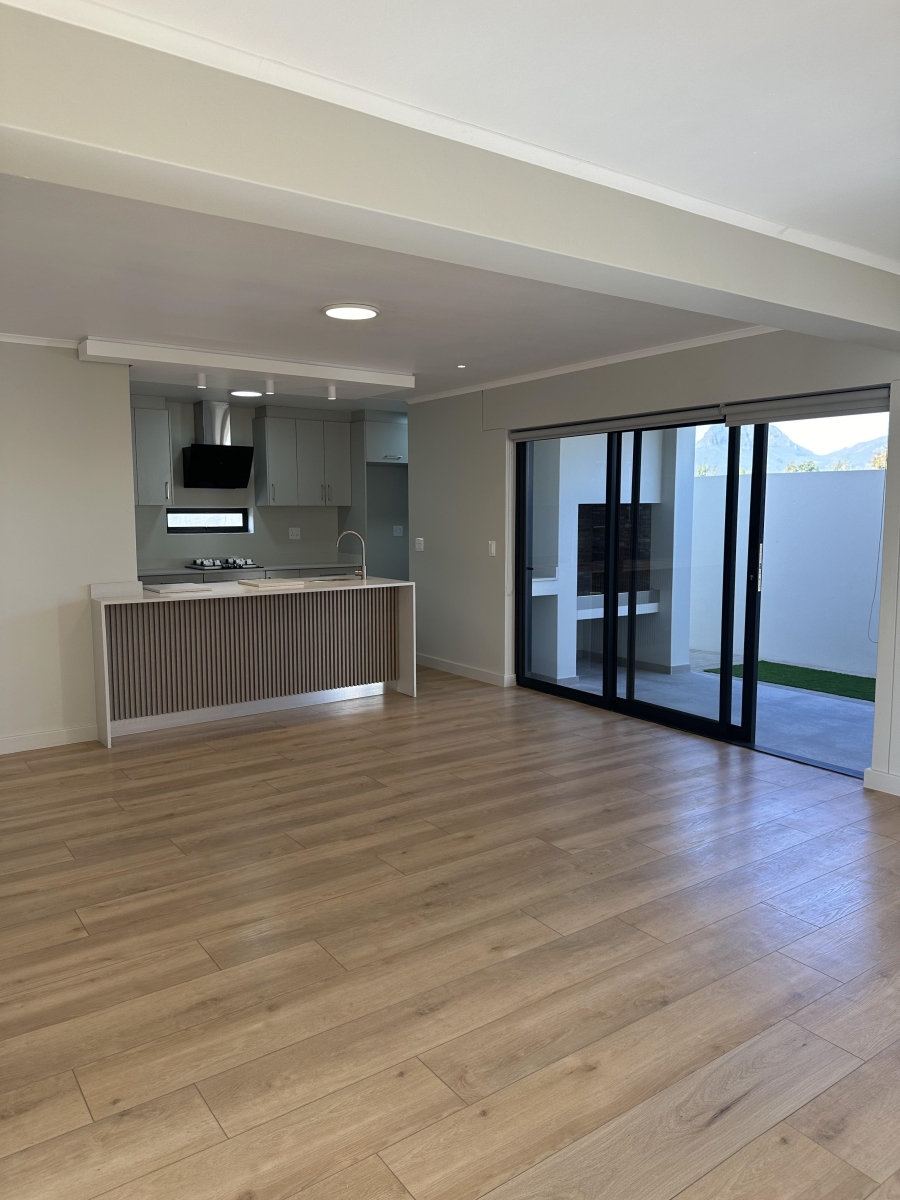 3 Bedroom Property for Sale in Lemoenkloof Western Cape